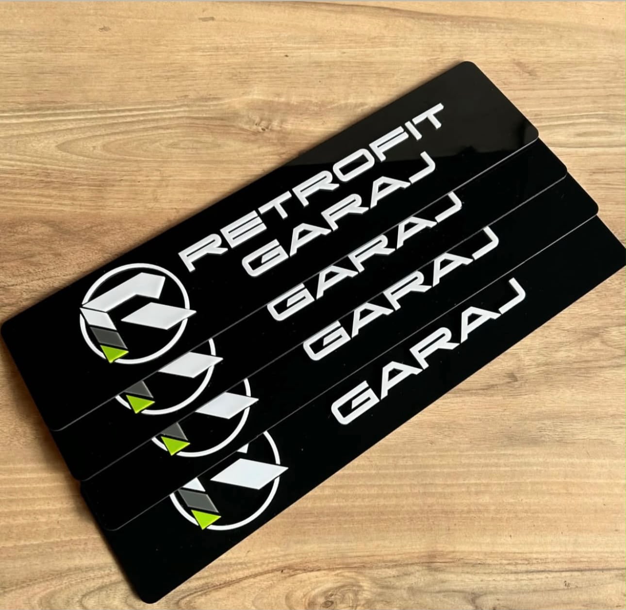 DEKOR ASKILI PLEKSİ KAPATMA