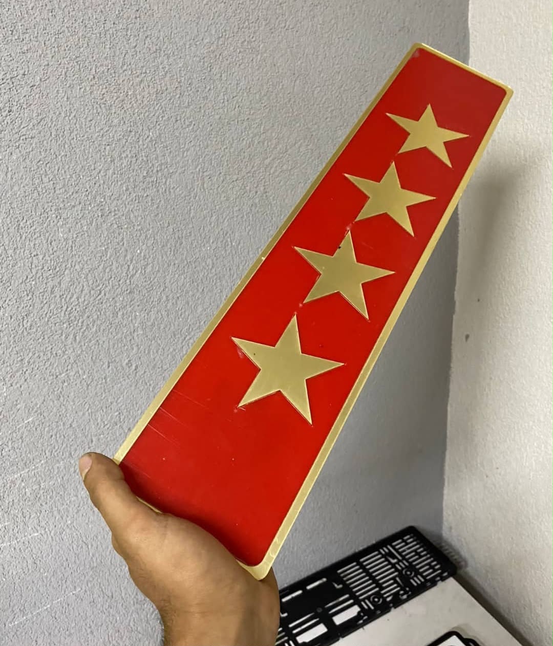 DEKOR ASKILI PLEKSİ KAPATMA