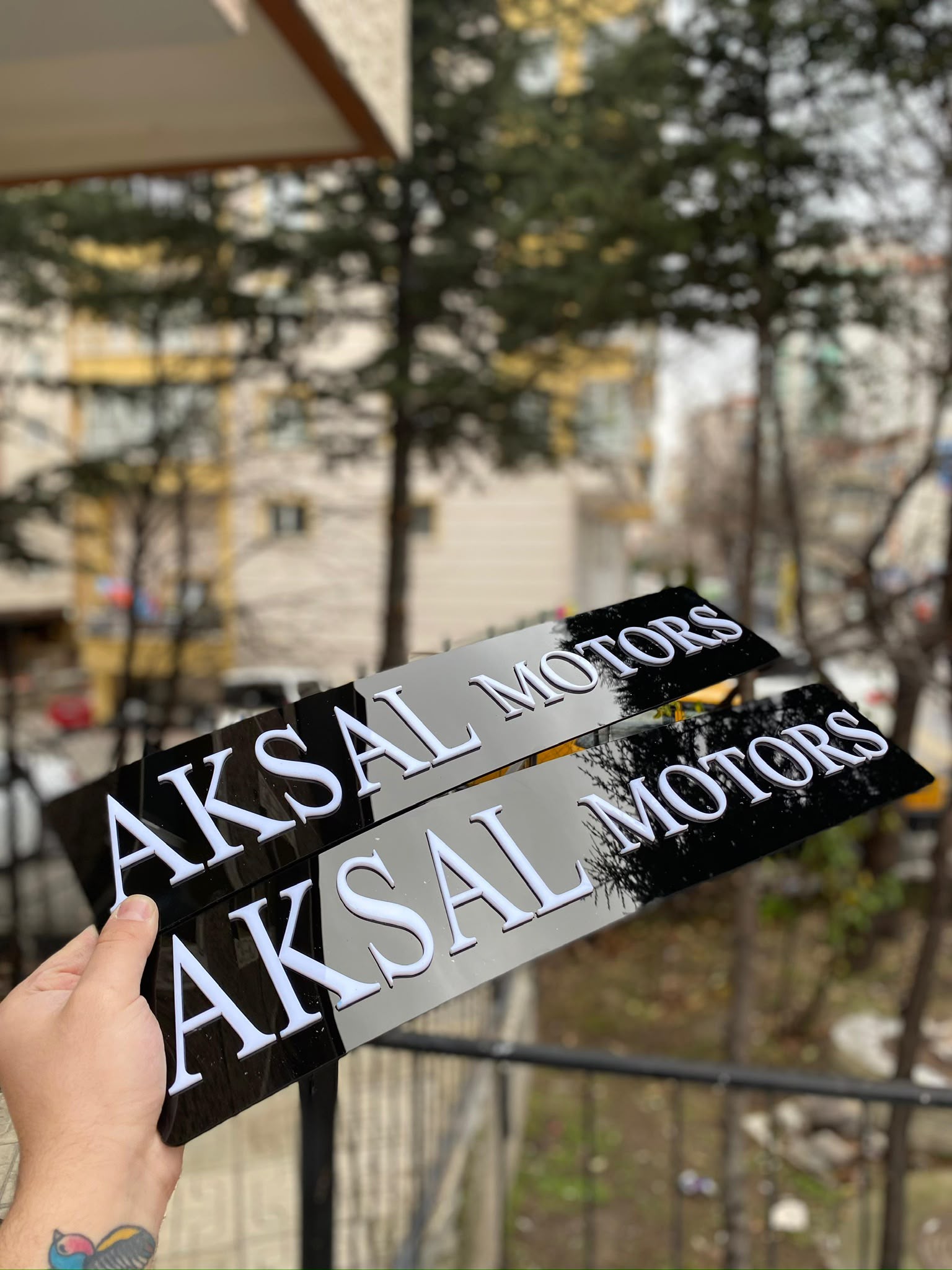 DEKOR ASKILI PLEKSİ KAPATMA