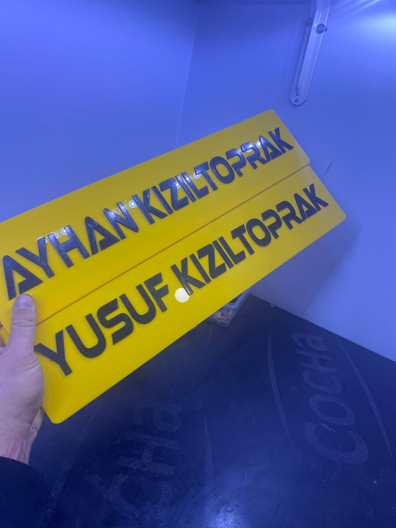 DEKOR ASKILI PLEKSİ KAPATMA
