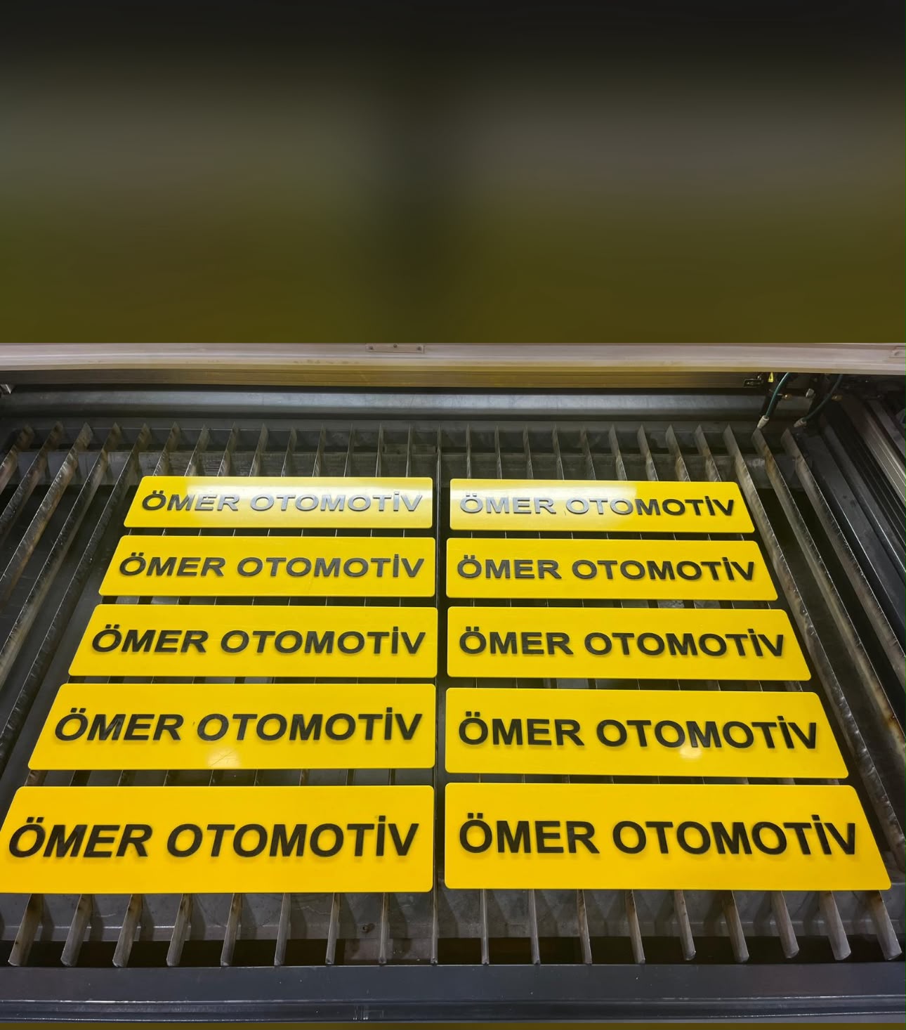 DEKOR ASKILI PLEKSİ KAPATMA